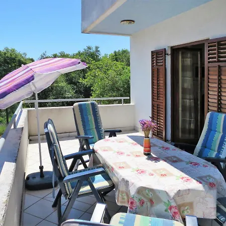 Vista - Lbn 403 By Interhome *