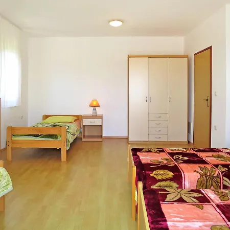 Vista - Lbn 403 By Interhome *