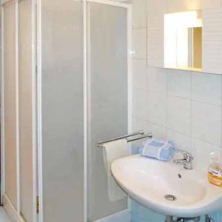 Vista - Lbn 403 By Interhome *