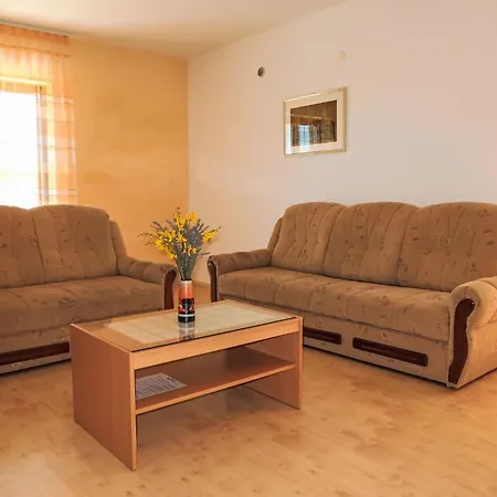 Vista - Lbn 403 By Interhome *
